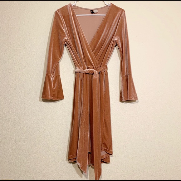 Divided Dresses & Skirts - Divided H&M velvet apricot belted shift dress